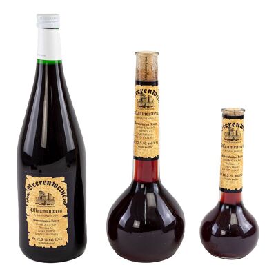 Una botella de vino de ciruela