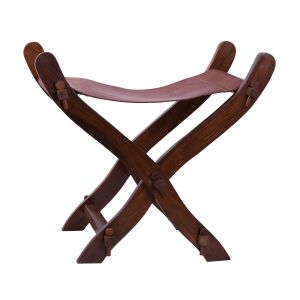 Silla medieval de tijera con asiento de cuero