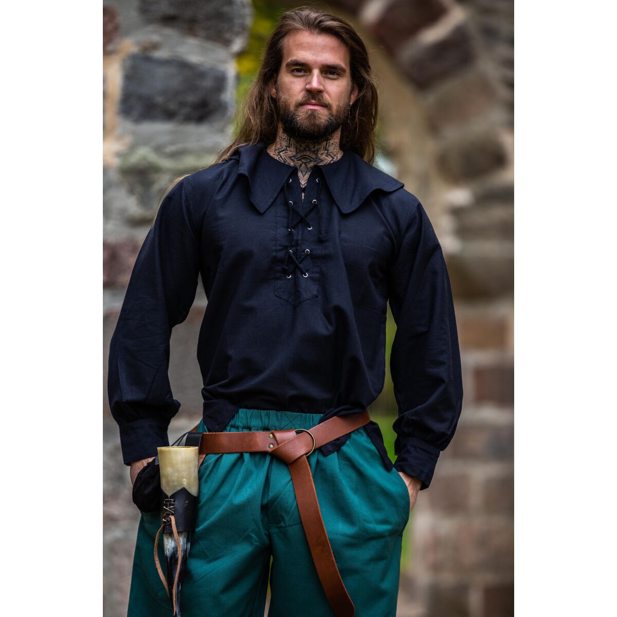 Camisa cuello redondo negra "Athos