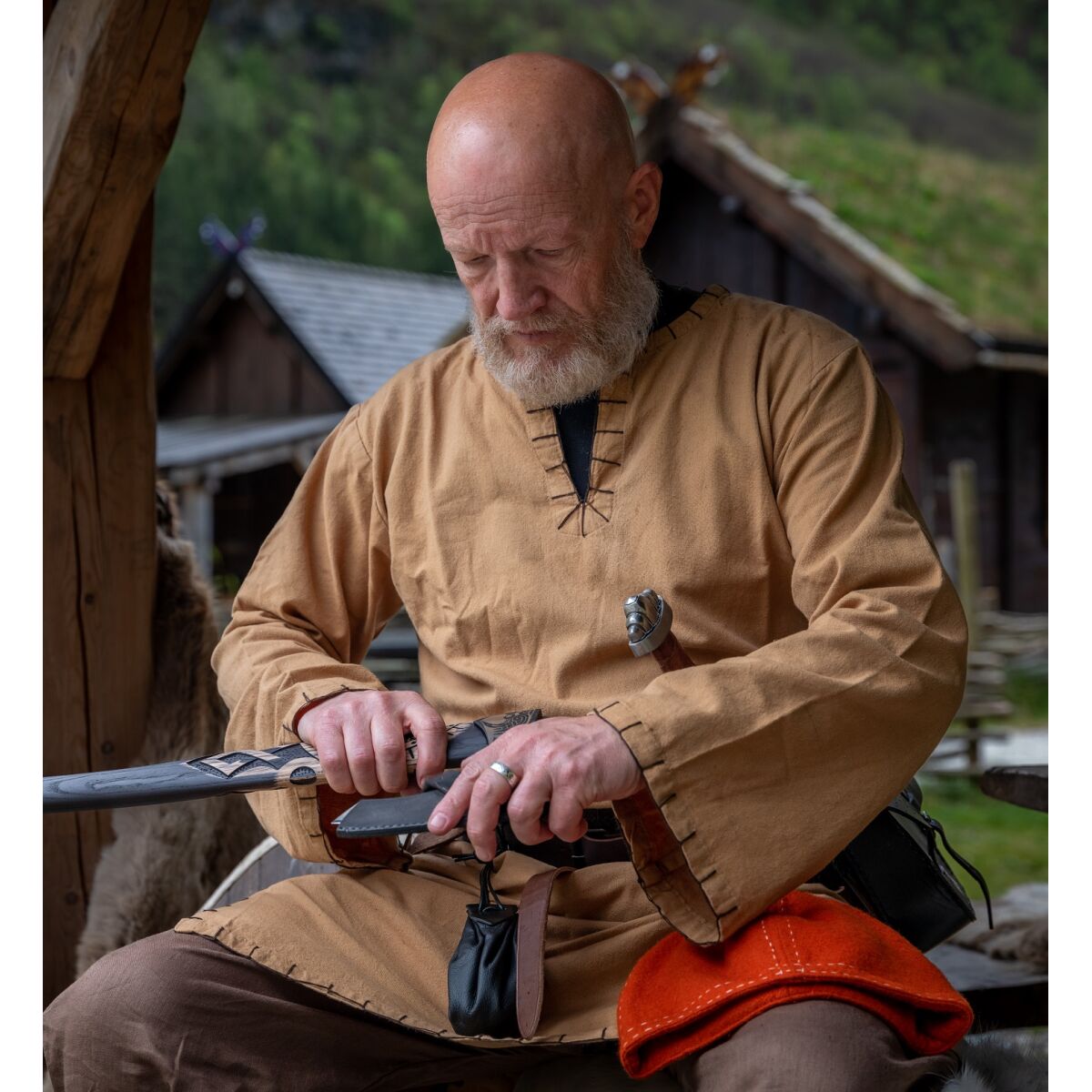 Túnica vikinga con bordado marrón miel "Erwin" S