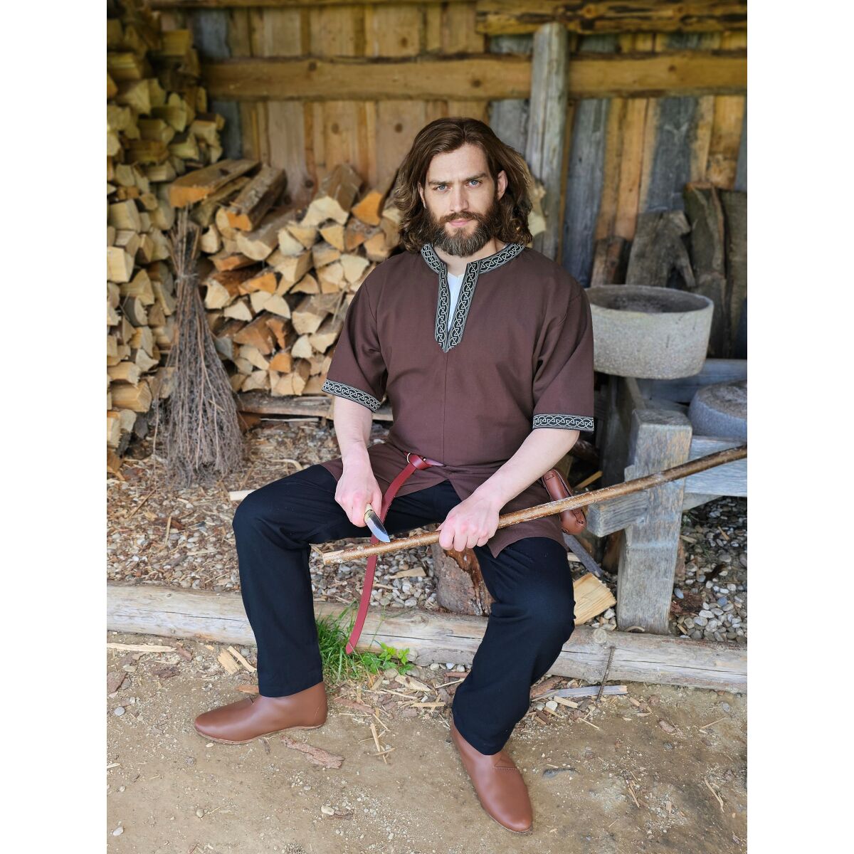 Túnica vikinga clásica marrón "Arvid" con dibujo de nudos, manga corta XXXL