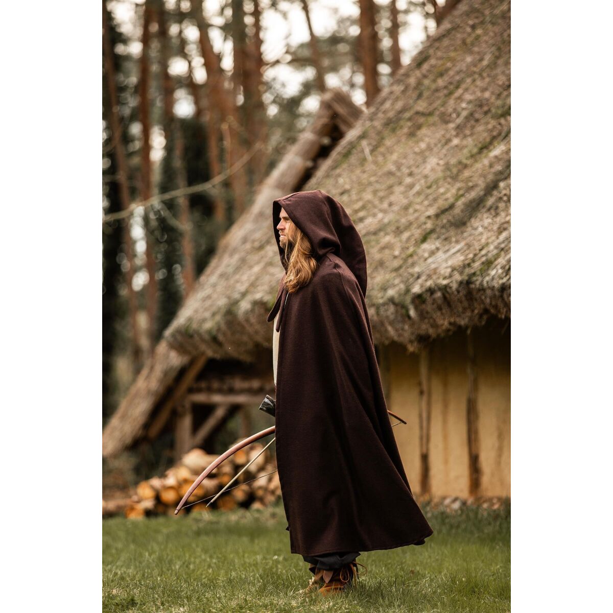 Capa medieval con capucha larga lana marrón 160 cm