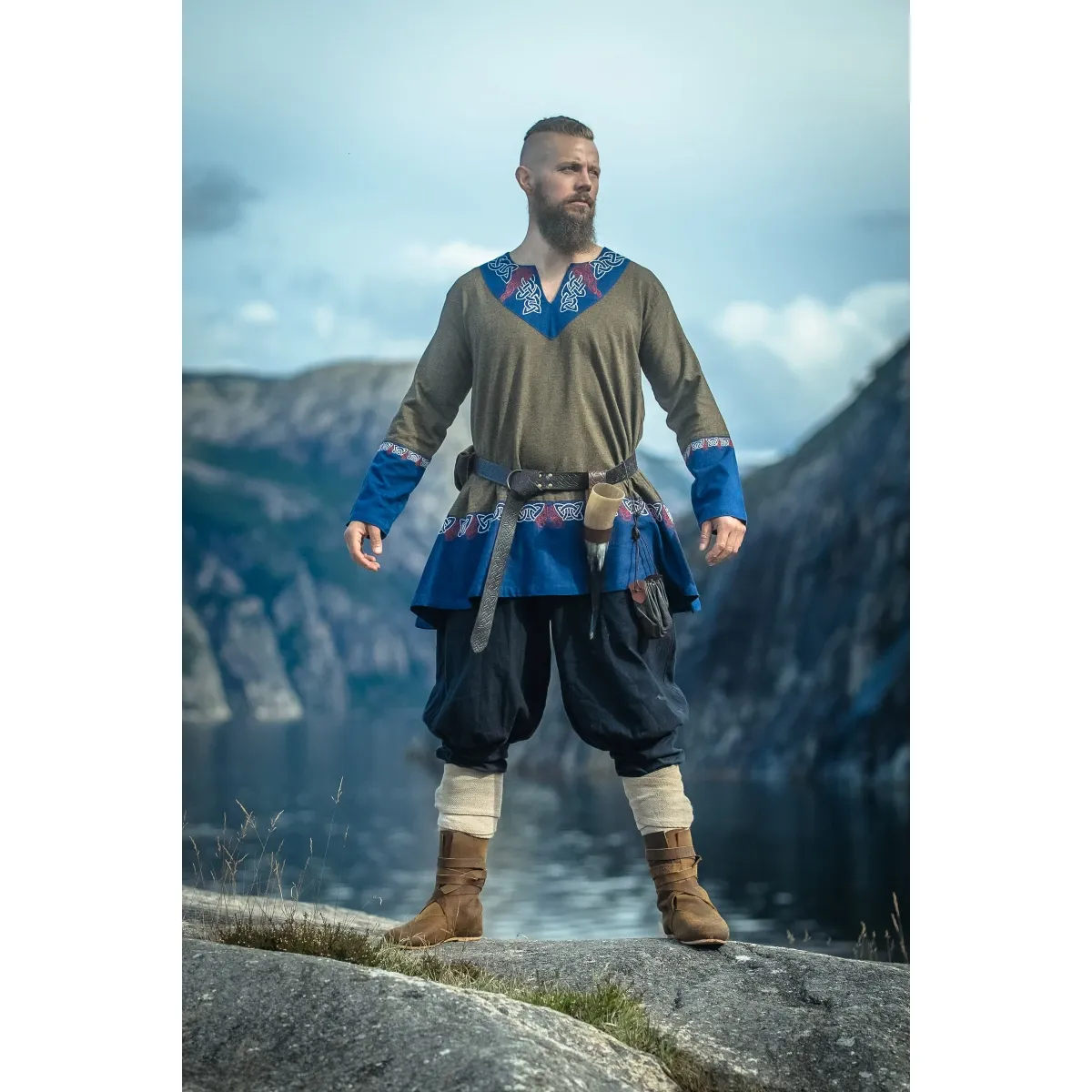 Túnica vikinga bordada oliva/azul unisex "Freydis" S/M