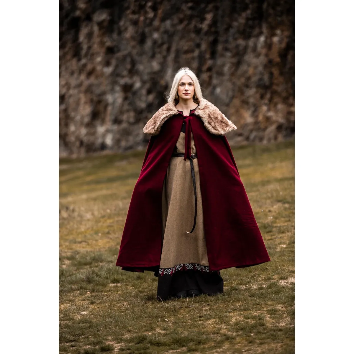 Capa vikinga cuello de piel sintética marrón talla única "Janne" rojo